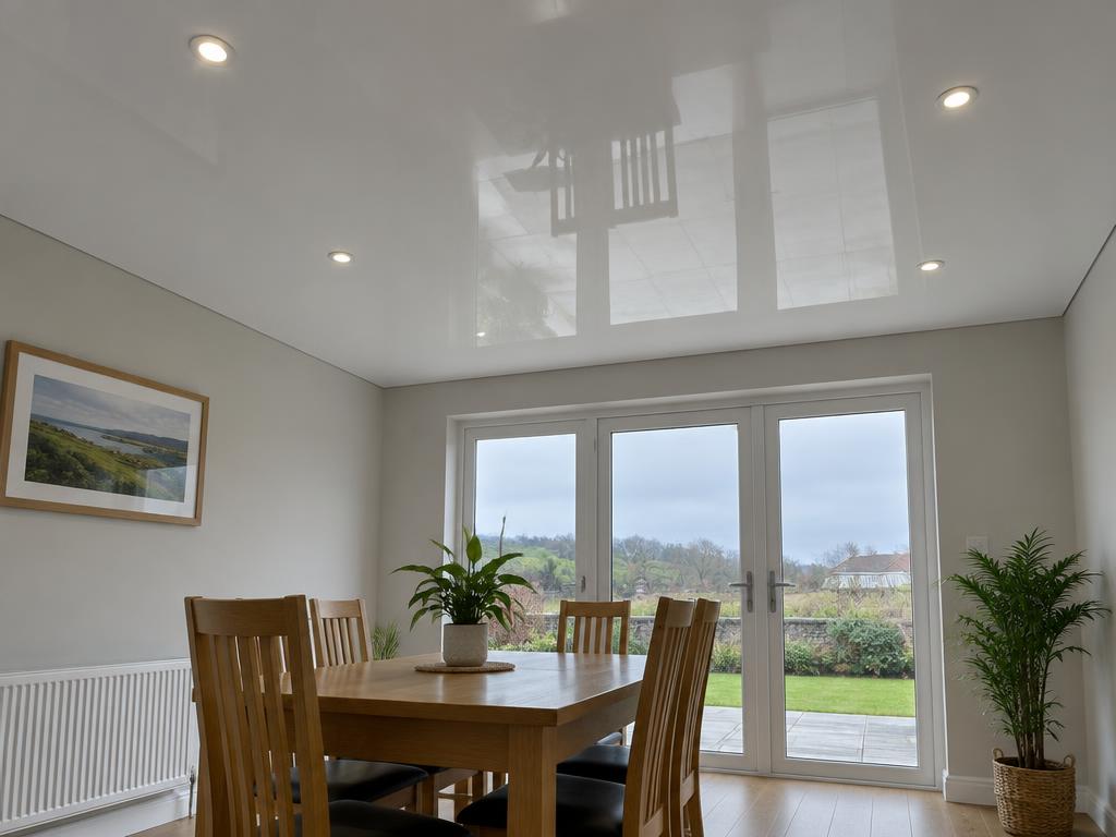 Gloss ceiling in a dining room